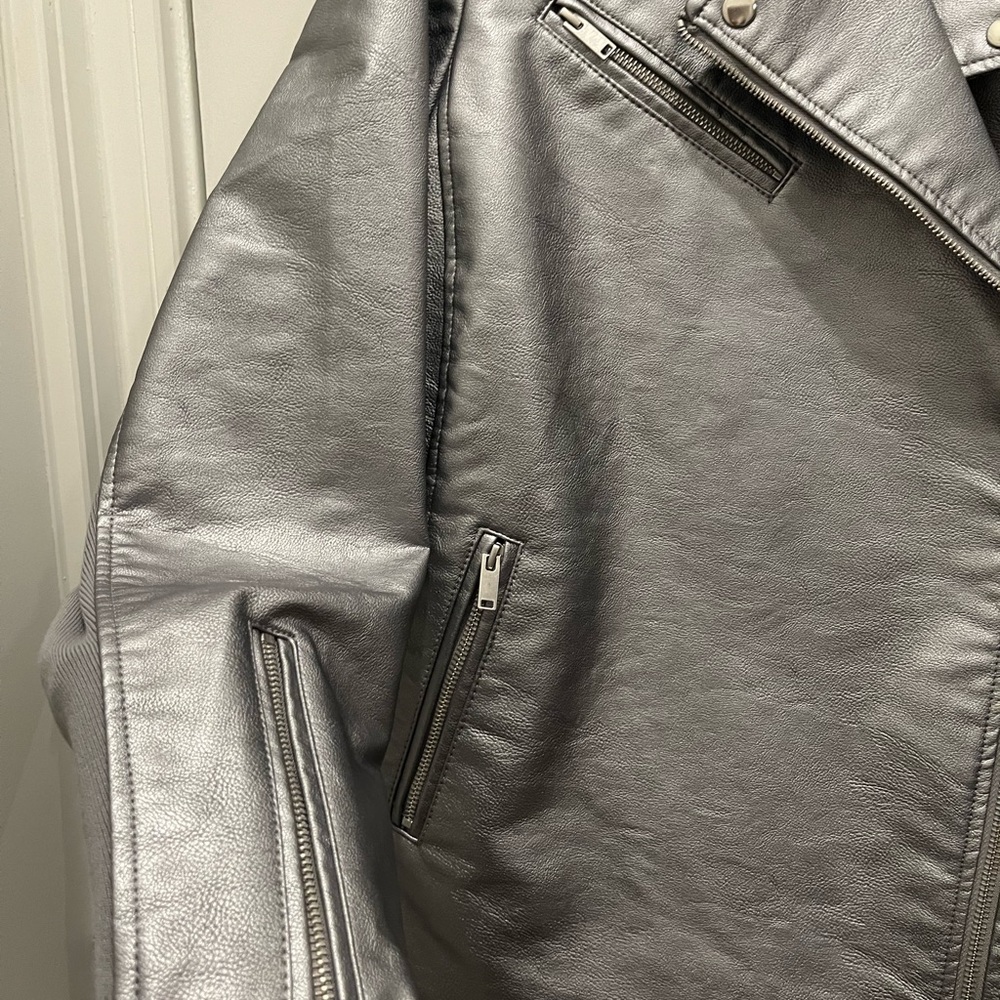❤️🔥🩶❤️🔥🩶Lane Bryant Shiny Silver Faux Leather Jacket❤️🔥🩶❤️🔥🩶 - Picture 5 of 6